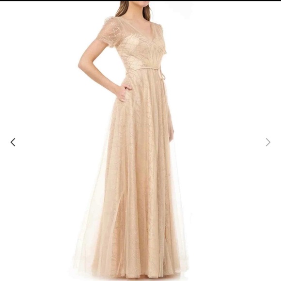 Carmen Marc Valvo Dresses & Skirts - Elegant, beautiful gown ❤️